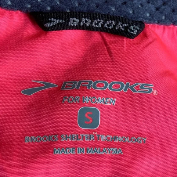 Brooks Women's Nightlife Essential Run Vest Bright Pink/ Anthracite Small EUC - Picture 8 of 14